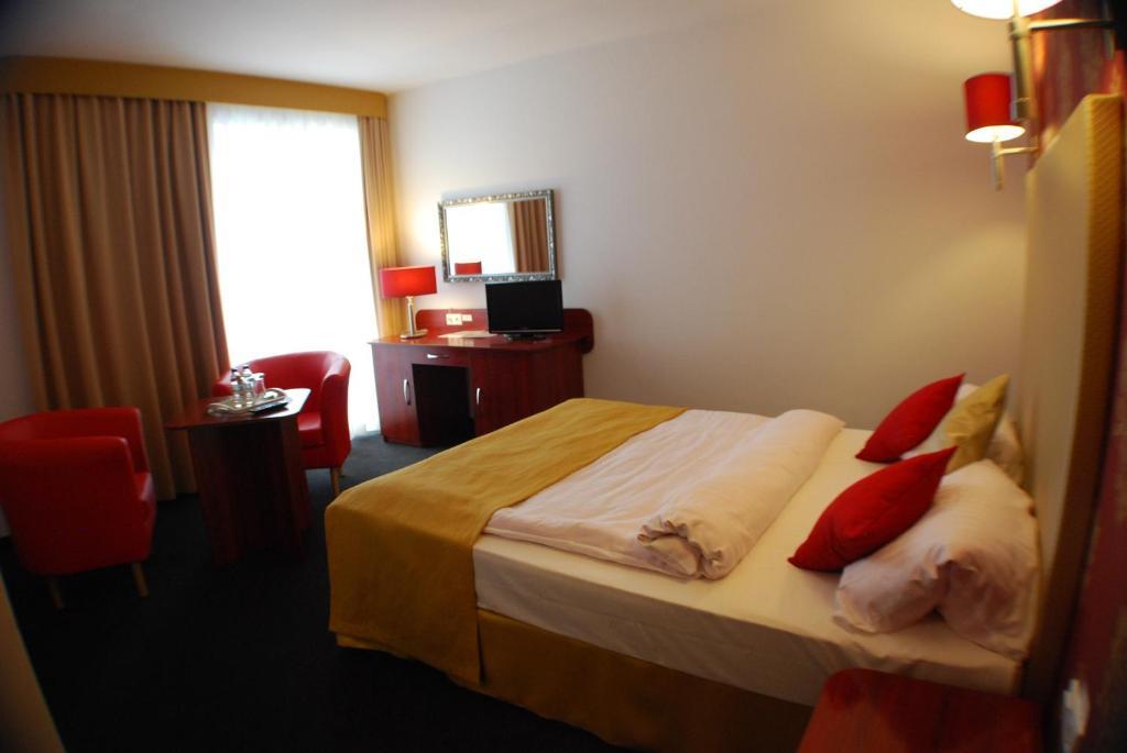 Amigo Hotel Sulejowek Room photo